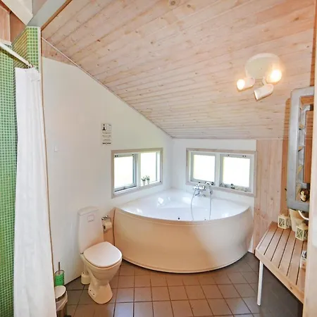 Holiday V Holiday home